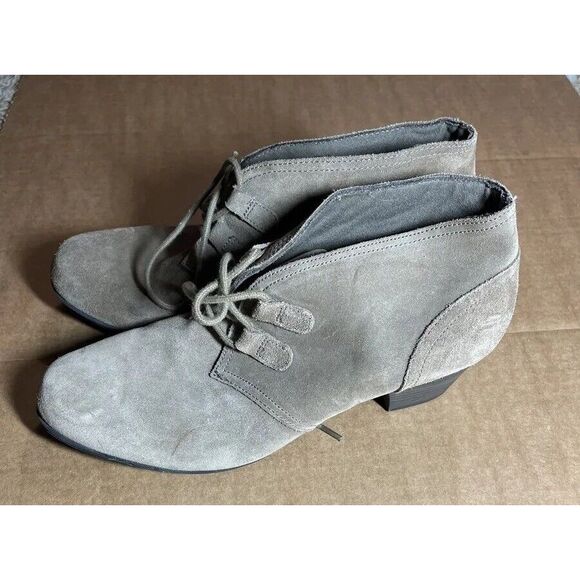 Clarks Women's  Boot Heeled‎ 10 M- Tan  Suede Lace Up - Picture 1 of 11
